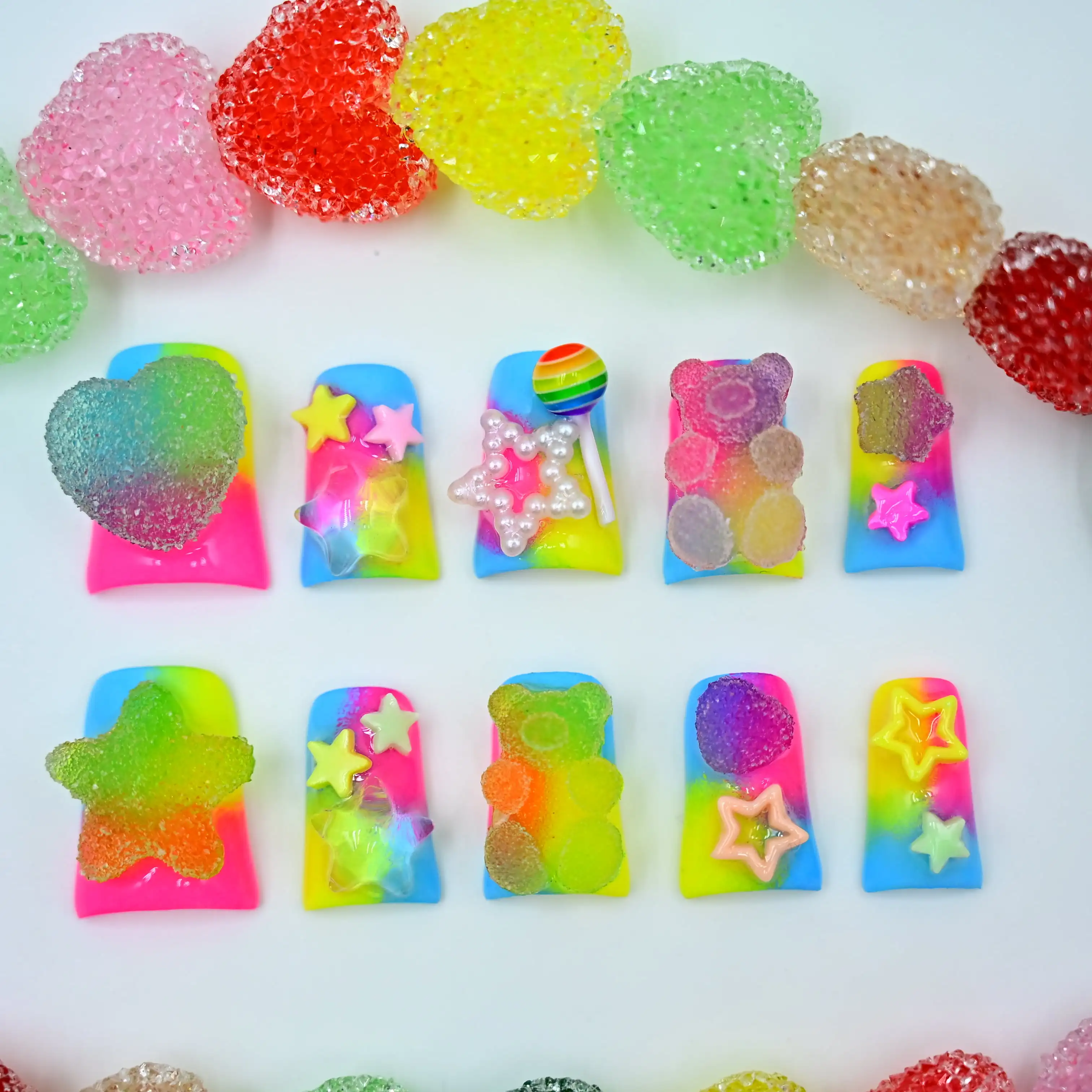 เล็บปลอมทำมือ สไตล์ลูกกวาดสุดฮิต ทรงปากเป็ดสั้น แฟชั่นหวานซ่อนเปรี้ยว