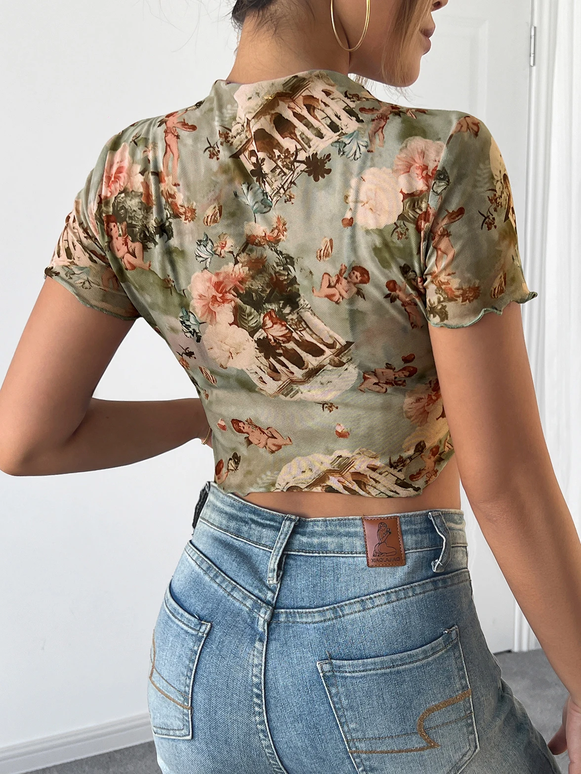 تي شيرت مثير بطباعة عشوائية أنيقة للنساء |   بلوزة قصيرة عصرية بتصميم فريد من نوعه، قماش ناعم مسامي لراحة طوال اليوم