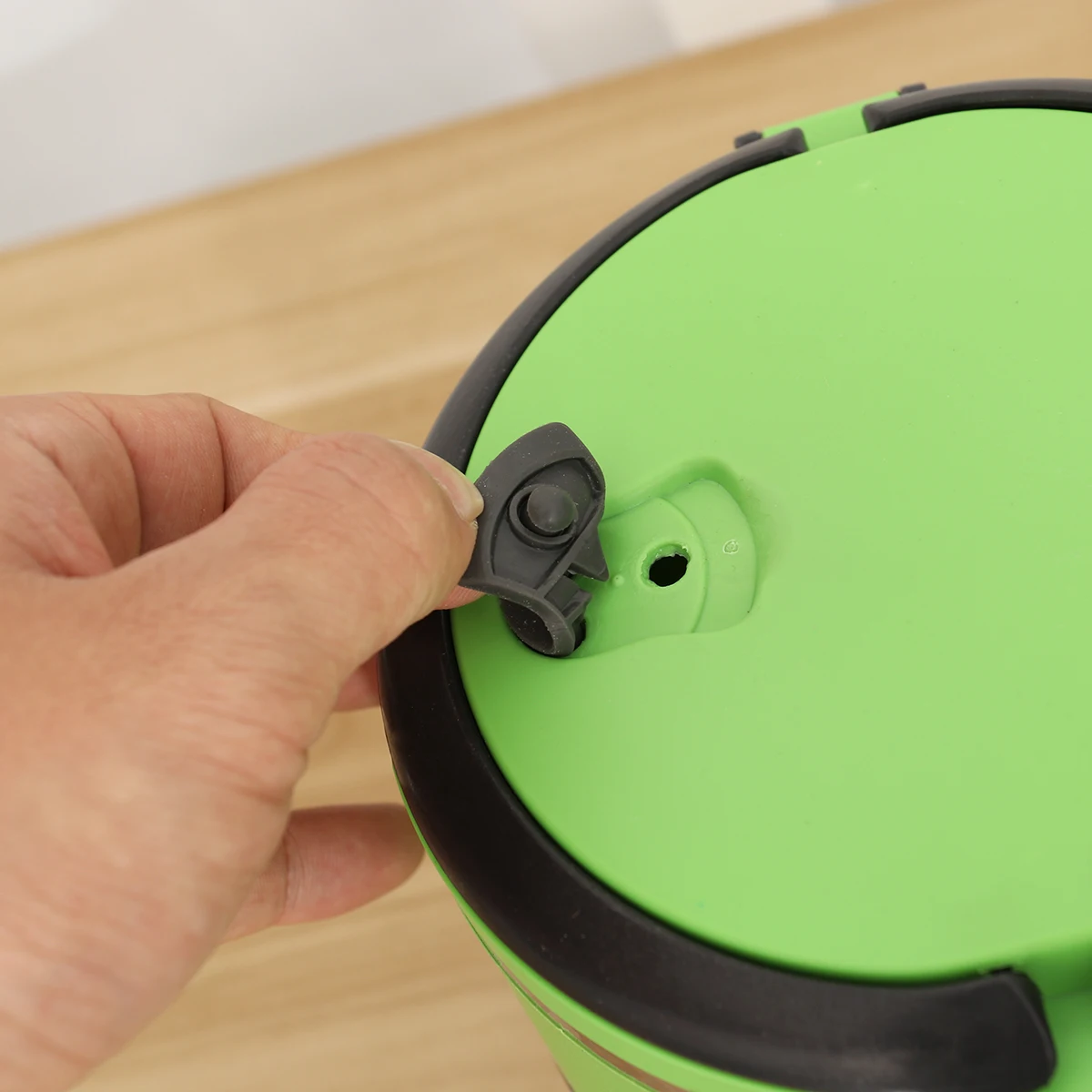 

Plastic Thermal Insulated Lunch Box Leak Proof Food Container Arched Handle Meal Storage Multi Compartment Boxes Green