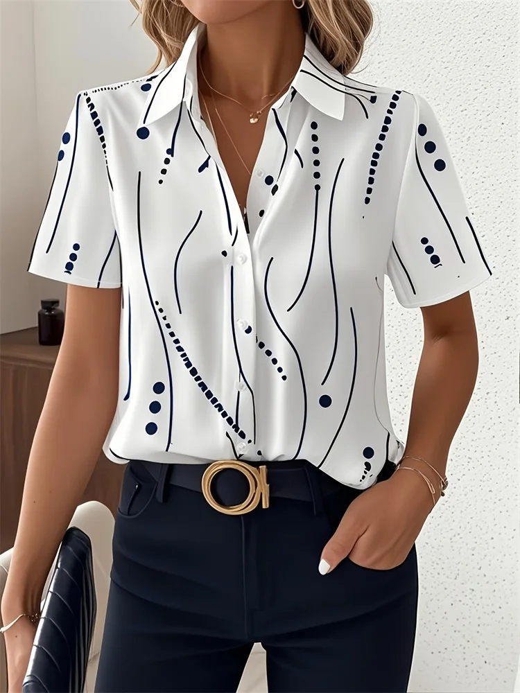 2025年夏 レディース グリーンとピンクの花柄プリント入り半袖シャツ、ファッショナブルでカジュアルな夏の休暇に