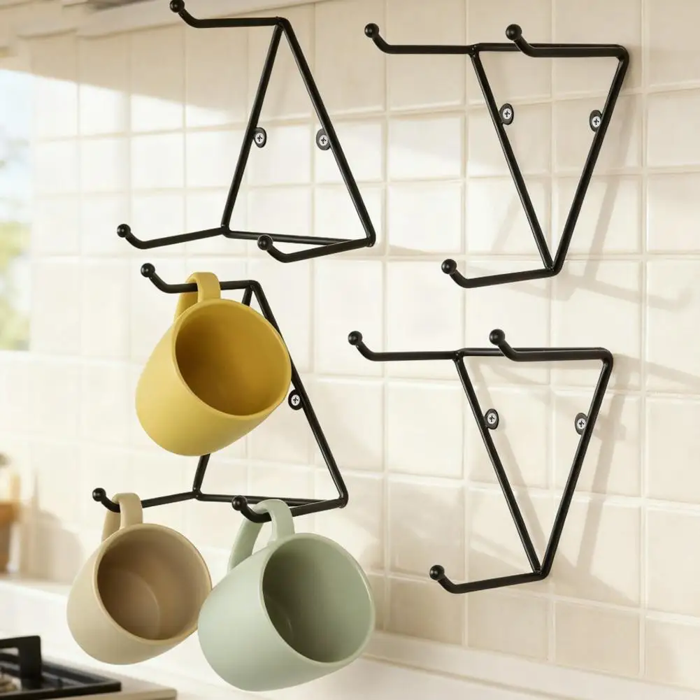 منظم كوب معدني هندسي حامل كوب قهوة مثلث معدني مع 3 خطافات لتنظيم مكتب المطبخ وجدار أسود غير لامع