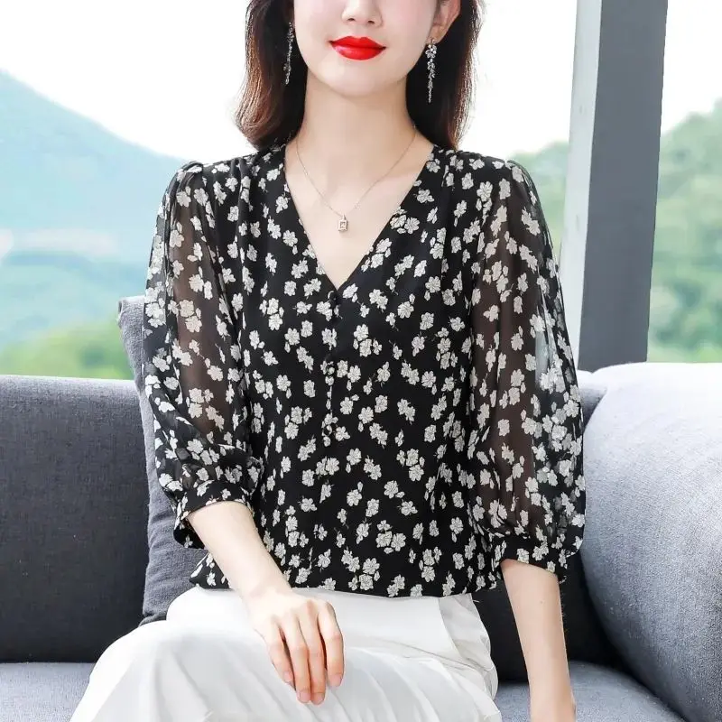 Prairie Chic Chiffon T-Shirt Women\'s Summer Fragmented Flowers Printed Three Quarter Sleeve Black Versatile Loose Pullover Tops