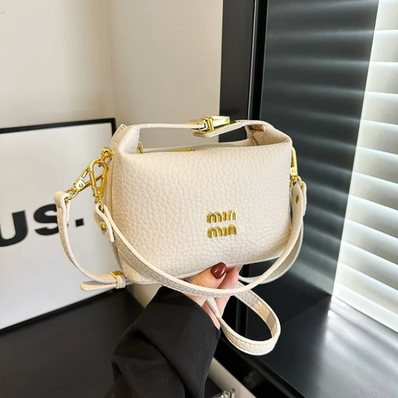 

Luxury Ladies Shoulder Bag Made Of Premium Leather Boasting Paris High-End Vintage Neat Daily Look​