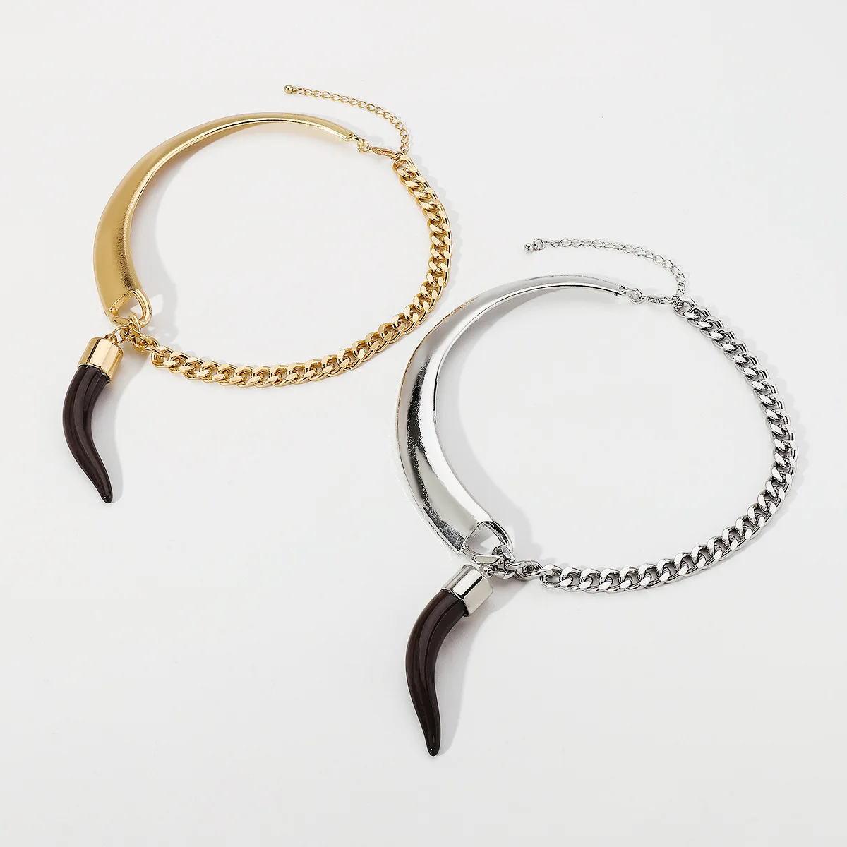 2024 Trend Vintage Metal Ox Horn Pendant Short Chain Necklace for Women Punk Choker Jewelry Colla