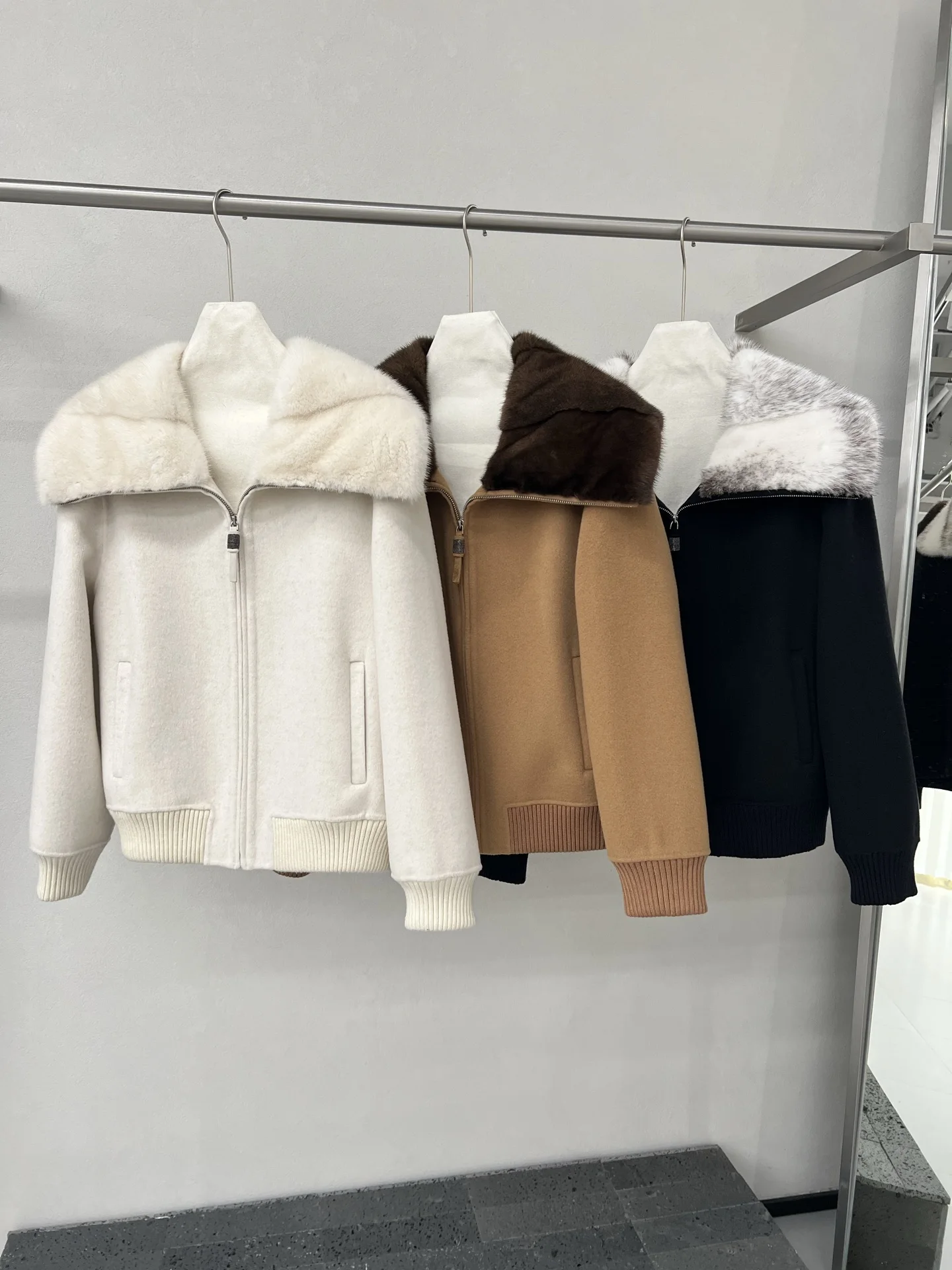 New High-Quality Cashmere Coat (Autumn/Winter) – Sizes S, M, L Fabric: High-Count Blend (10% Cashmere, 90% Wool)