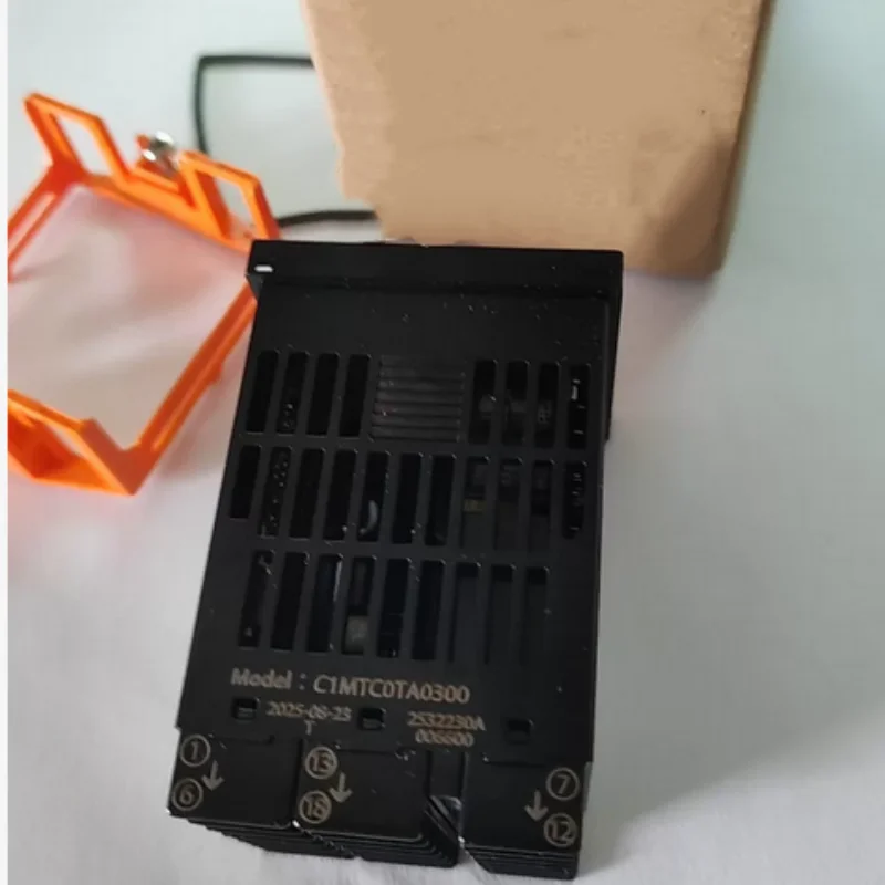C1MTR0RA0100 C1MTR0RA0200 C1MTR0TA0100 C1MTR0TA0200 Original Temperature Controller In Stock