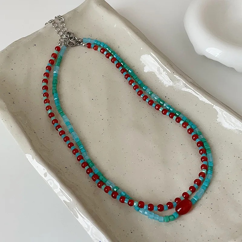 Minar rétro rouge bleu contraste couleur Cubes de pierre naturelle collier de perles pour les femmes en gros chaîne en argent perles brin ras de cou