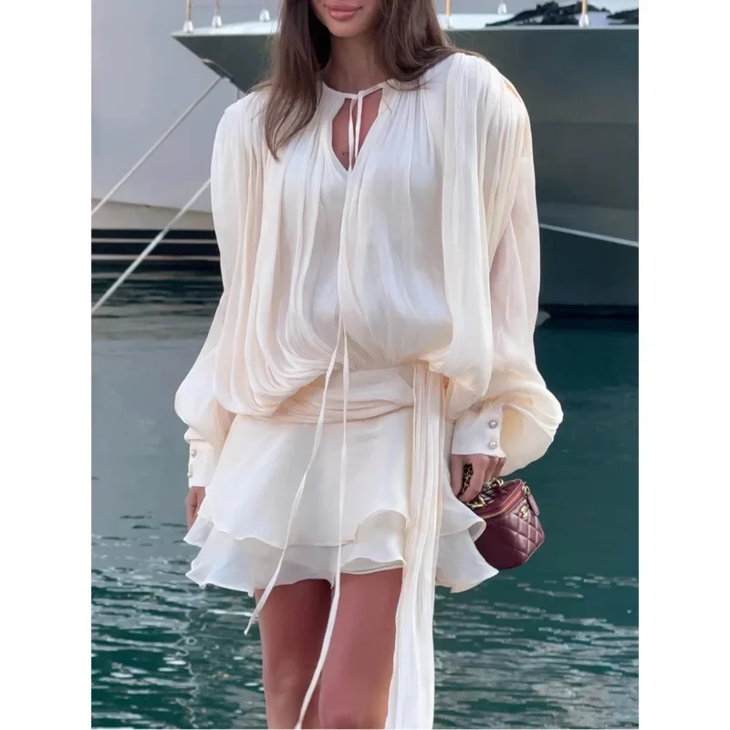 فستان نسائي قصير أنيق مكشكش 2025 بلون سادة وأربطة وأكمام واسعة ورقبة دائرية وتصميم مطوي للحفلات والعطلات أنيق