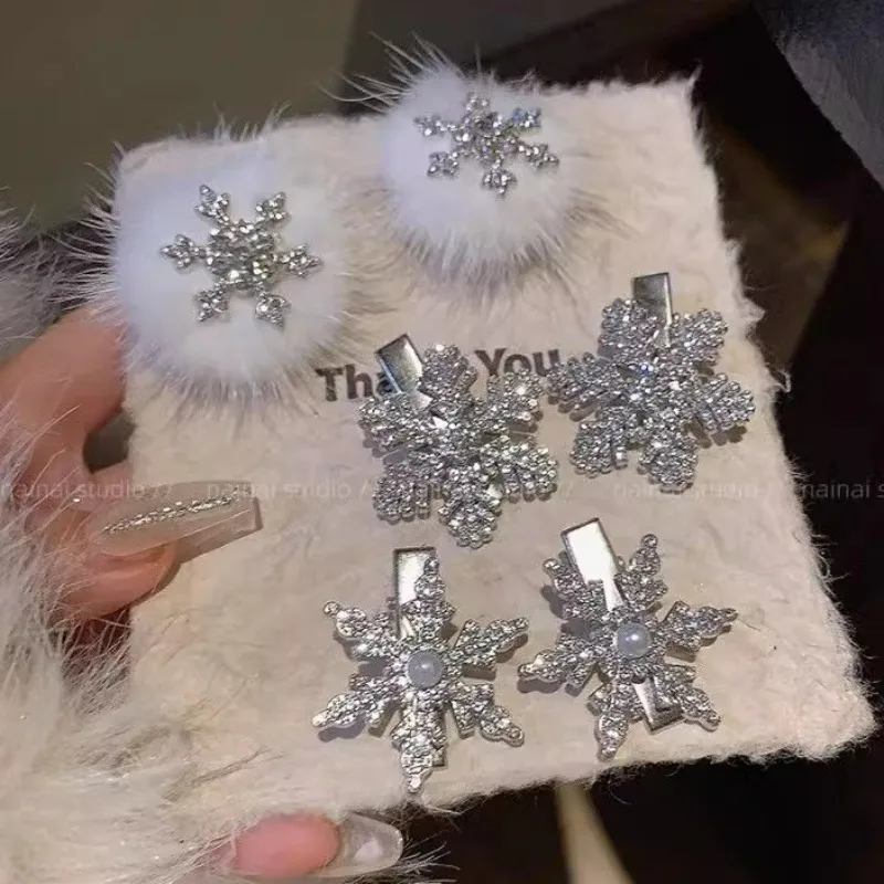 Christmas Plush Fur Snowflake Hair Clips for Women Sweet Rhinestone Bow Duckbill HairPins Fashion Hair Accessories for Girls