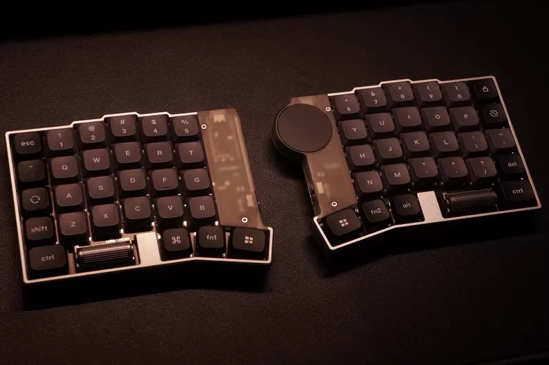 

Wireless Low Profile Split Keyboard with Cirque Touchpad Encoder CNC Aluminum Case Hotswap Kailh Choc V2 Horn Keyboard Ergonomic