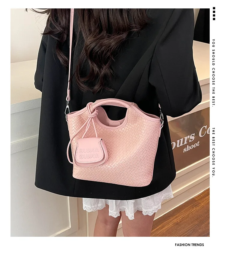 

"2025 Korean Luxury Messenger Bag, Women's High-End Patent Leather Tote, Niche Fashion Shoulder Purse Simple Elegant"
