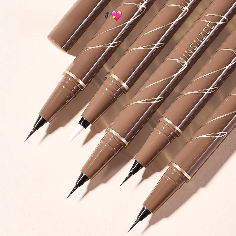 Gladde vloeibare eyeliner-pen Waterdicht zwart eyelinerpotlood Hoog gepigmenteerde punk oogmake-up Cosmetische hulpmiddelen Twist eyeliner-potloden