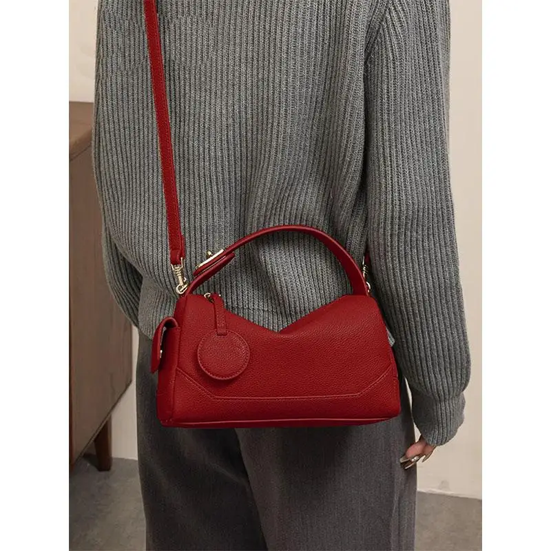 

Женская красная квадратная сумка в стиле ретро, новинка 2025 года, маленькая универсальная сумка через плечо через плечо, повседневная сумка из мягкой искусственной кожи