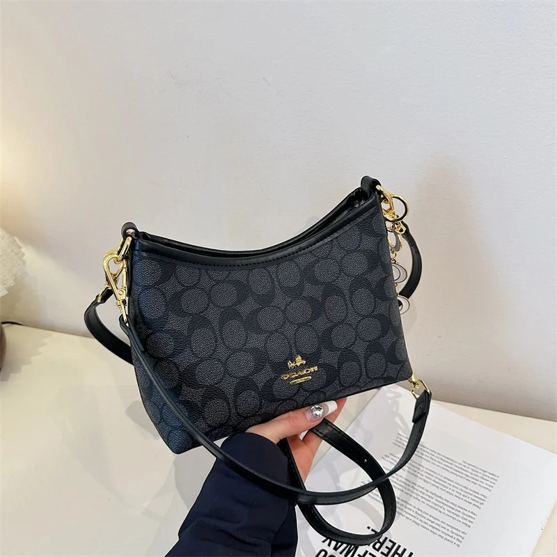 

High-end style handbag for women, 2026 new model, unique and fashionable, trendy, retro, simple and elegant small square bag, cr