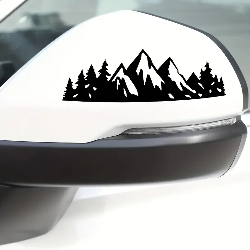 Lebhafter Snow Mountain Tree-Autoaufkleber – wasserfester Vinyl-Aufkleber für Laptops, Telefone, Helme und mehr!