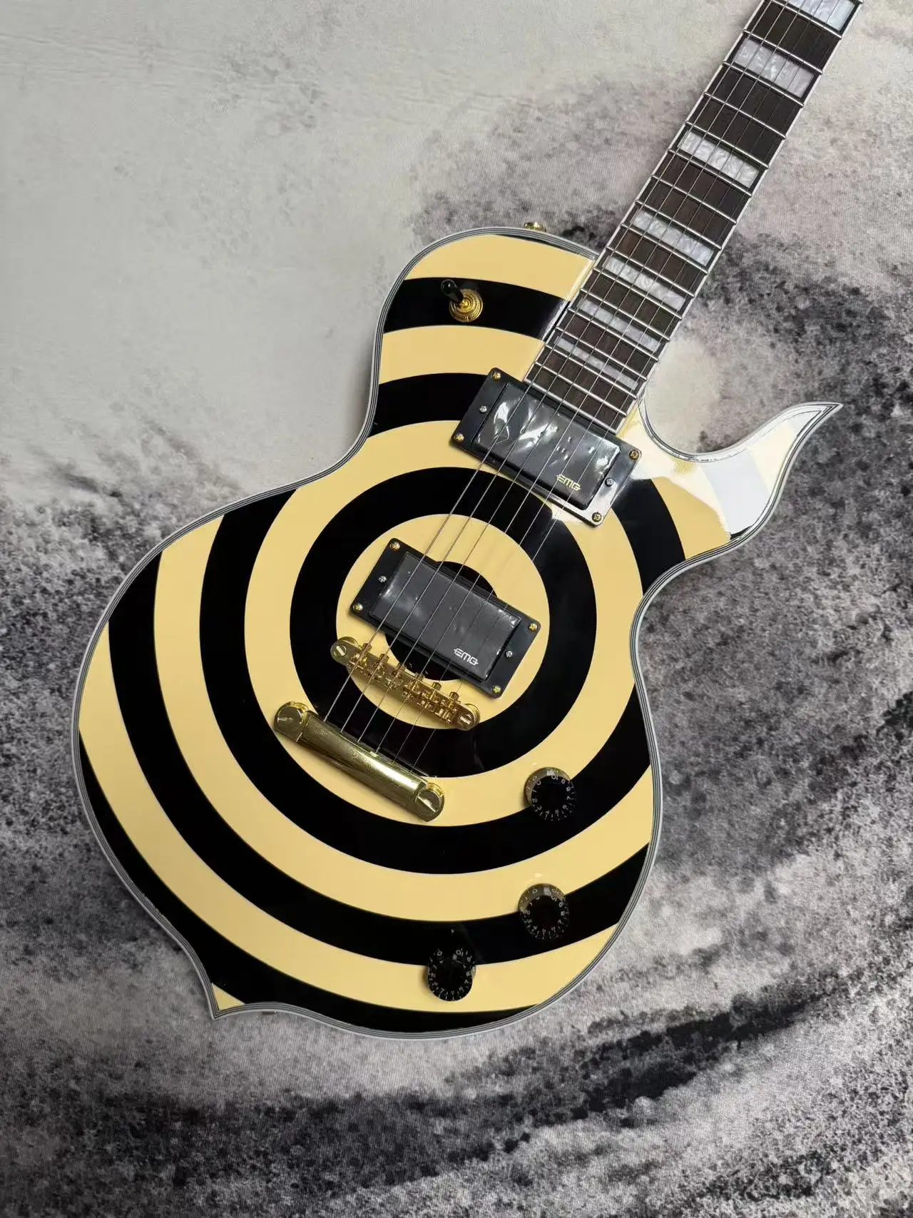 Special Contour Solid Body Electric Guitar, Black‑Cream Concentric Circle Target Finish, Gold Hardware, Dual High‑Output Humbuck