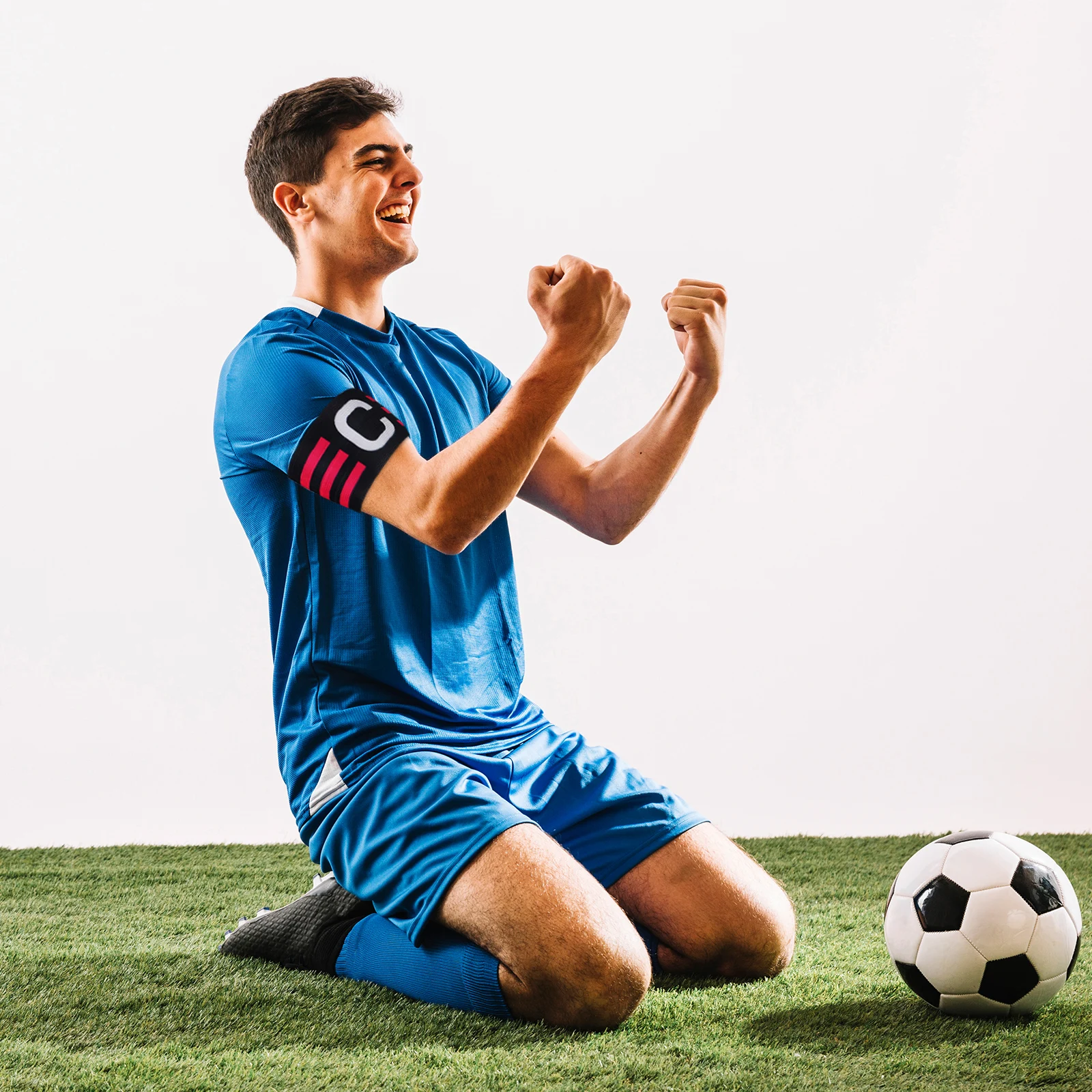 2 個サッカーキャプテン腕章サッカーアクセサリー黒ストライプバンド大人の耐久性のある滑り止め呼吸快適なスポーツゲーム