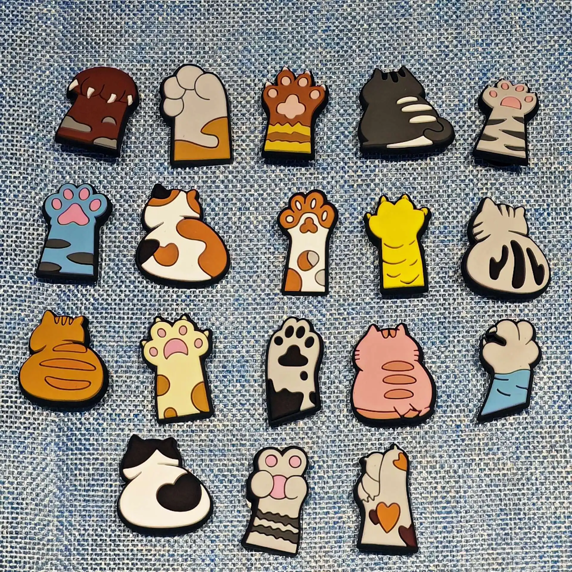 Hot Sales 1-18Pcs Cute Cats PVC Garden Shoes Charms Claw Paw Buckle Decorations For Children Bracelet