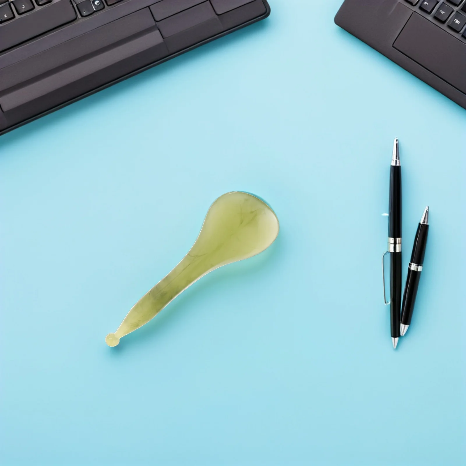 แผ่นกัวซาหน้า 4 ชิ้น ทำจากเรซิ่น สำหรับนวดหน้า ดูแลผิว คอ สปา เครื่องมือกดจุด สำหรับกระตุ้นเส้นเมอริเดียน