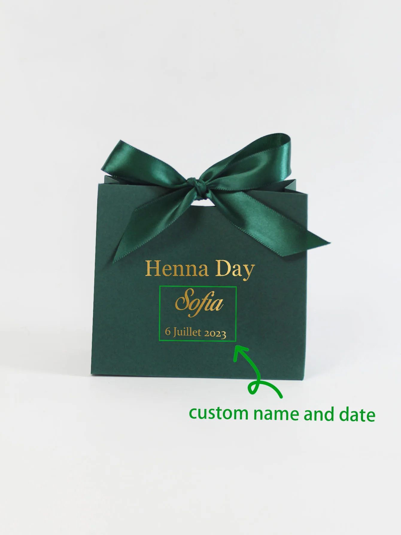 Konfigurowalne mini pudełka na prezenty „Henna Day” ze złotą/zieloną satynową wstążką, spersonalizowaną nazwą i datą, idealne na upominki ślubne