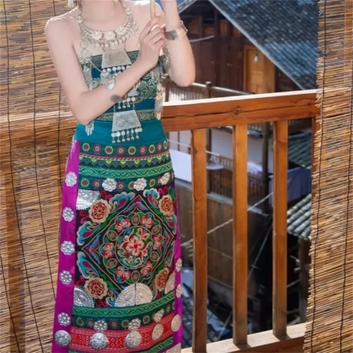 

Ethnic embroidery clothing, high-end full set original travel photography, ethnic clothing, Dai ethnic clothing, Xishuangbanna t