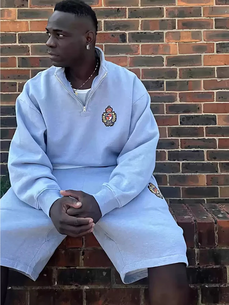 

Мужской комплект Devil Island: вышитое худи Bae и свободные спортивные брюки-джоггеры с длинными рукавами на молнии, модный повседневный стиль