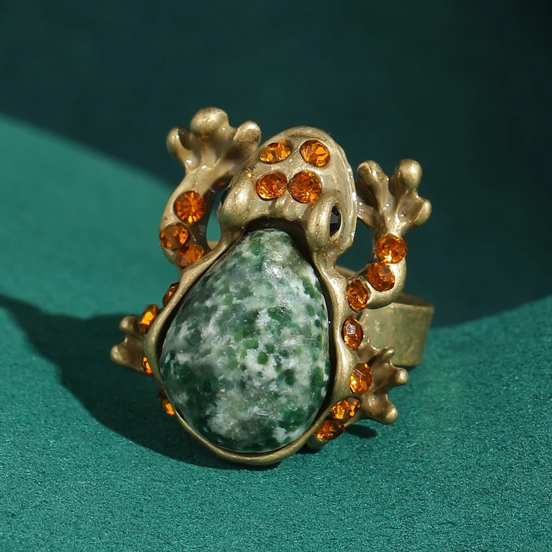 

Vintage Green Moss Stone Toad Rings For Women Rhinestone Snake Accessories Luxury Jewelry Designer Quality 2026 New Party