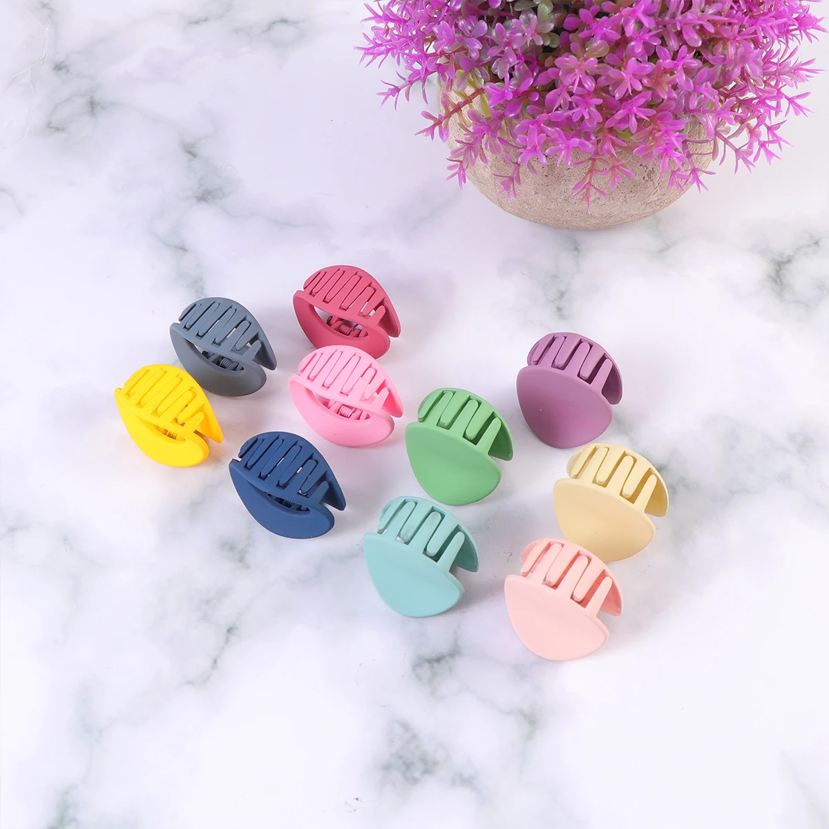 

Resin Hairpin Clips 3cm Smooth Claw Hair Claws Barrettes Accessories for Girls Women Hair Styling Tools Durable Material Adjust