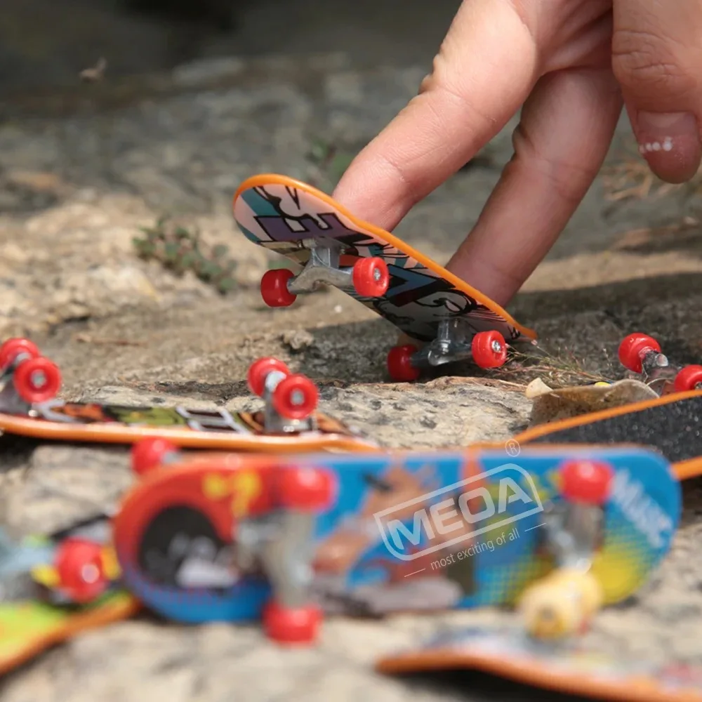 12pcs/lot Metal Bridge Finger Skateboard Frosted surface double warping plate Mini Skateboard Random Color Finger Toys Kids Gift