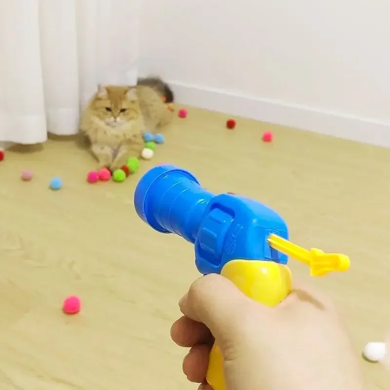 Giocattoli per gatti Giocattolo interattivo per addestramento al lancio per gattini domestici Mini giochi creativi con pistola da tiro Giocattoli con palline di peluche elasticizzate Forniture per animali domestici