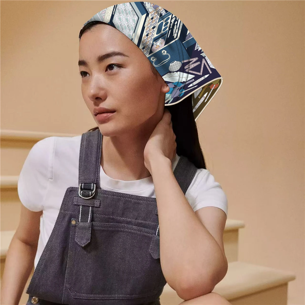 الفاخرة المصممين مزدوجة الوجهين وشاح المرأة ساحة عصابات الحرير حك مع حواف المدرفلة يدويا المرأة رئيس الأوشحة 53*53 سنتيمتر