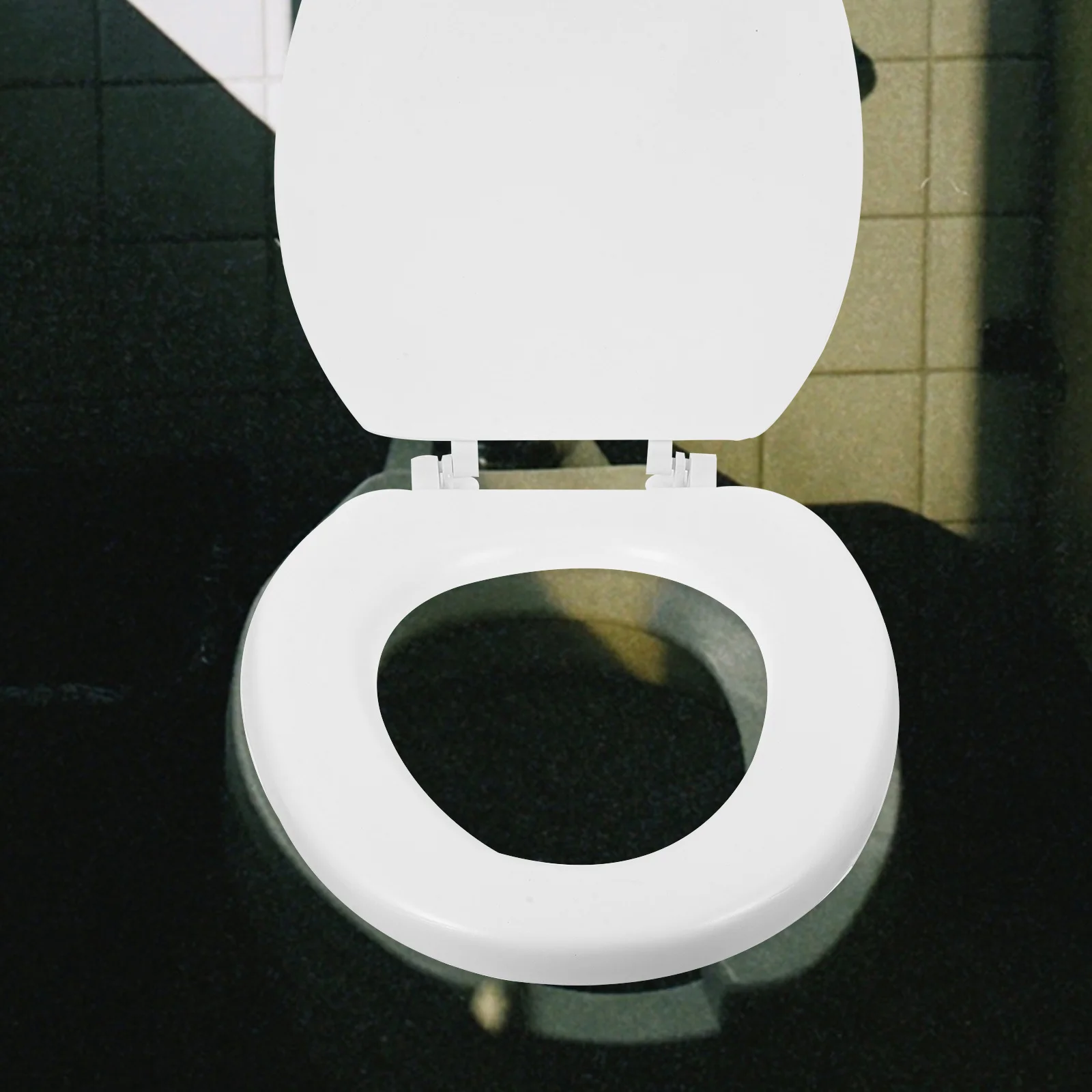 

Soft Comfortable Replacement White V Type Installation Scratch Resistant Slow Closing Silent Lightweight Easy Install