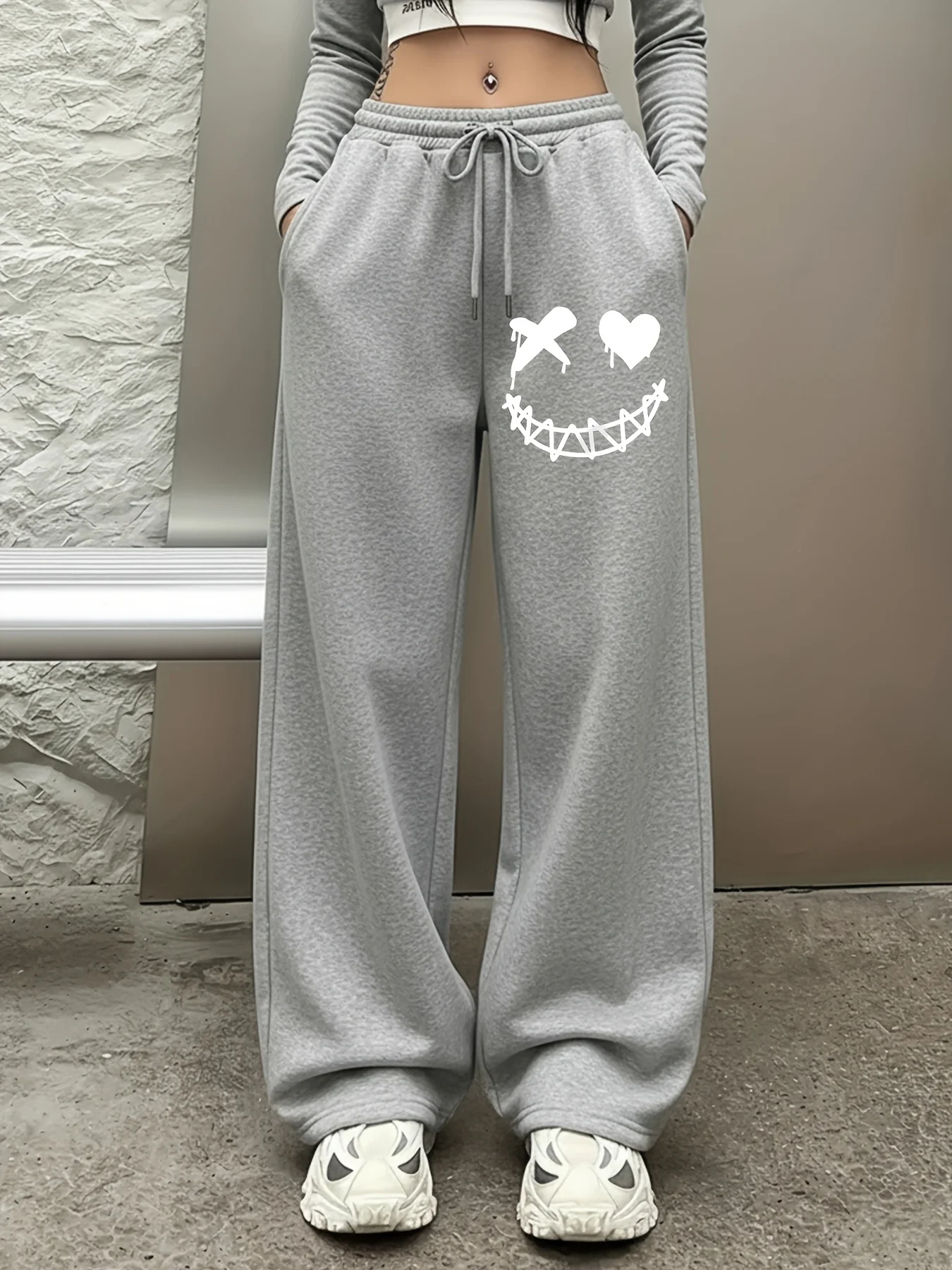 

Women's Autumn and Winter Plus-size Smiley Face Pattern Loose Straight Fleece Leg Sweatpants Trendy Streetwear Stylish Versatile