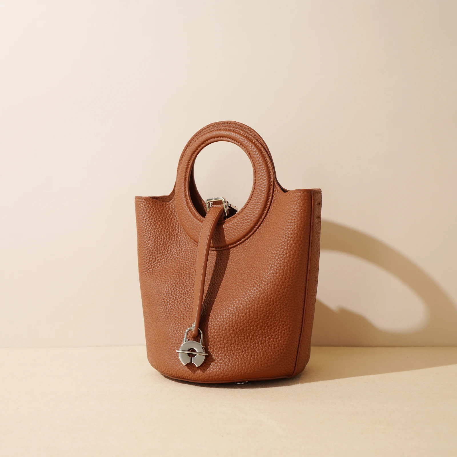 

Genuine Leather Women's Small Bucket Bag Vegetable Basket Head Layer Cowhide New Handbag Shoulder Crossbody Luxury Designer Bag