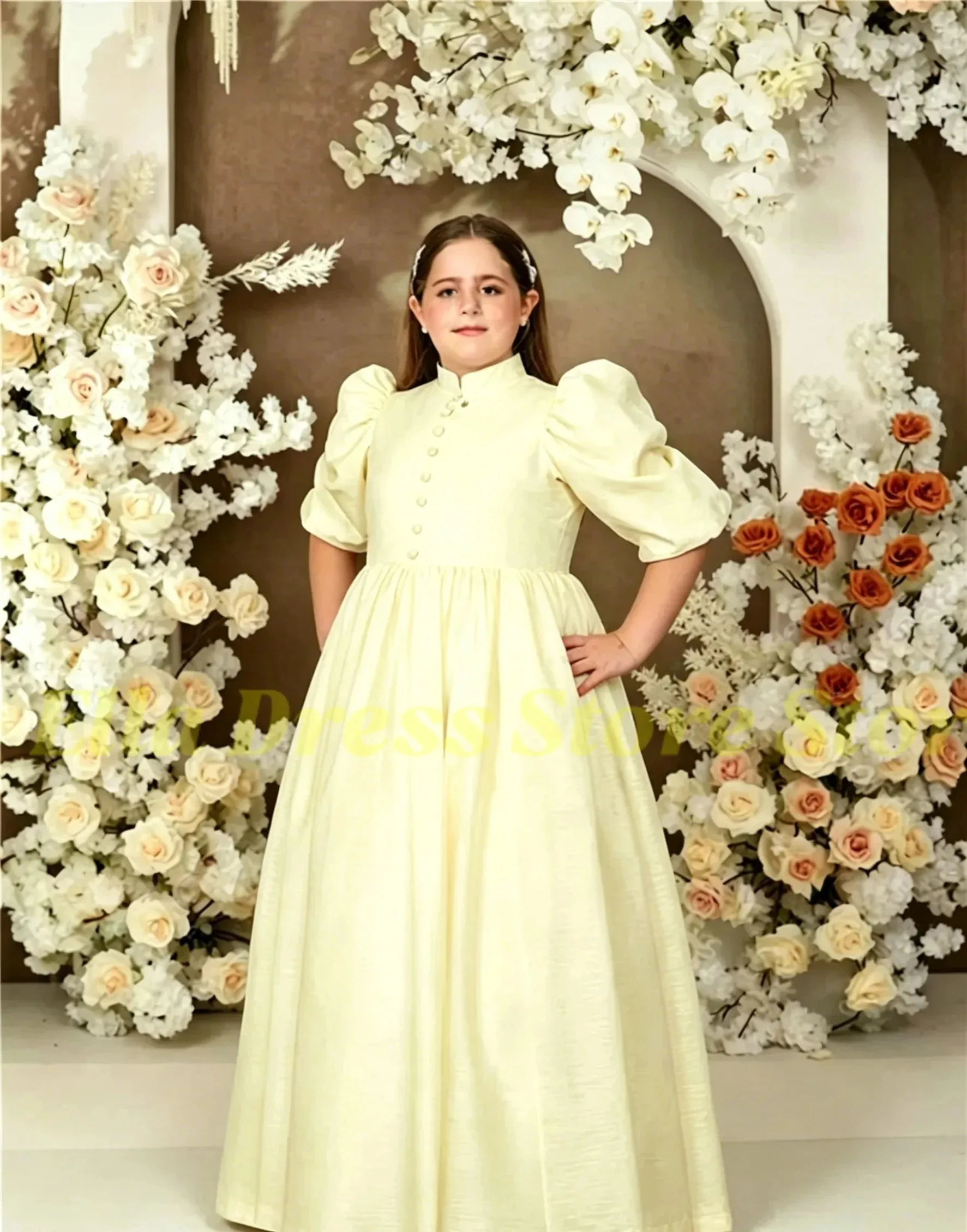 Maßgeschneidertes Blumenmädchenkleid für Hochzeiten, Satin, halbe Ärmel, hoher Kragen, Kindergeburtstag, Erstkommunion, Ballkleid, Großhandel – Detail 4