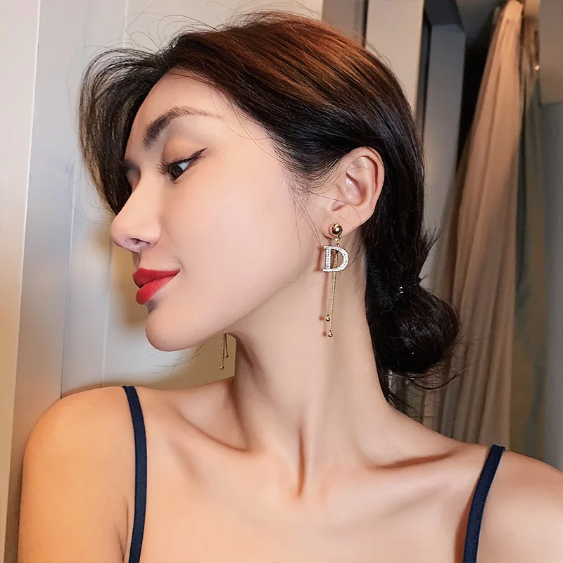 2023 العلامة التجارية الفاخرة الجديدة شرابة طويلة إسقاط أقراط للنساء D رسالة كريستال ثعبان سلسلة موضة مجوهرات لامعة #4