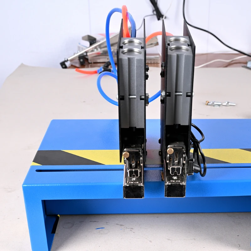 Multi Head Pneumatic Stapler 3 Stations Air Powered Stapler With Digital Counter For Packaging Factory