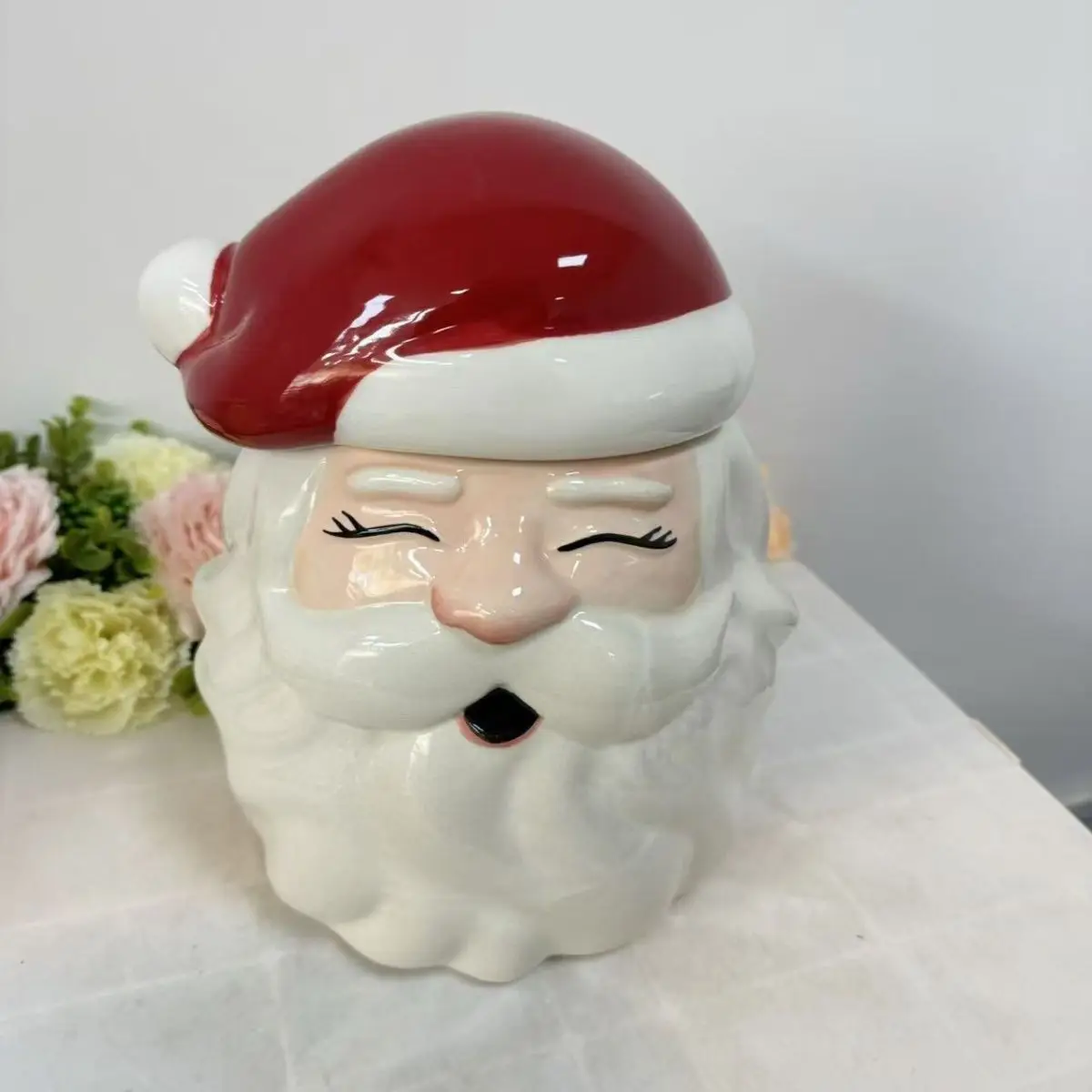 

Multifunctional Santa Ceramic Jar, Cute Storage for Trinkets & Coins, High-End Festive Desk Decor & Gift for All Ages