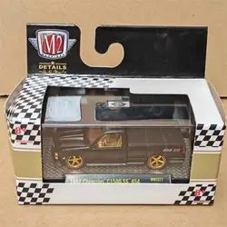 M2 Machines 1/64 1992 C1500 454 WMTS7 Gold Hub Black With Cover Die-cast alloy car model collection display child gift