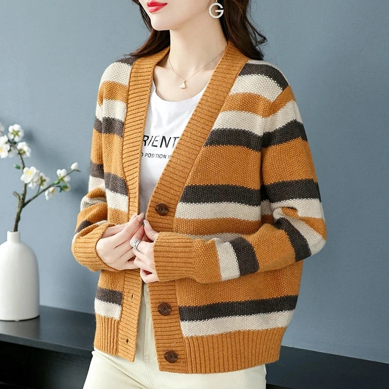 

2023Autumn New Korean Knitted Cardigan Jacket Women Temperament Fashion V-Neck Casual Long Sleeve All-match Sweater Female Tops