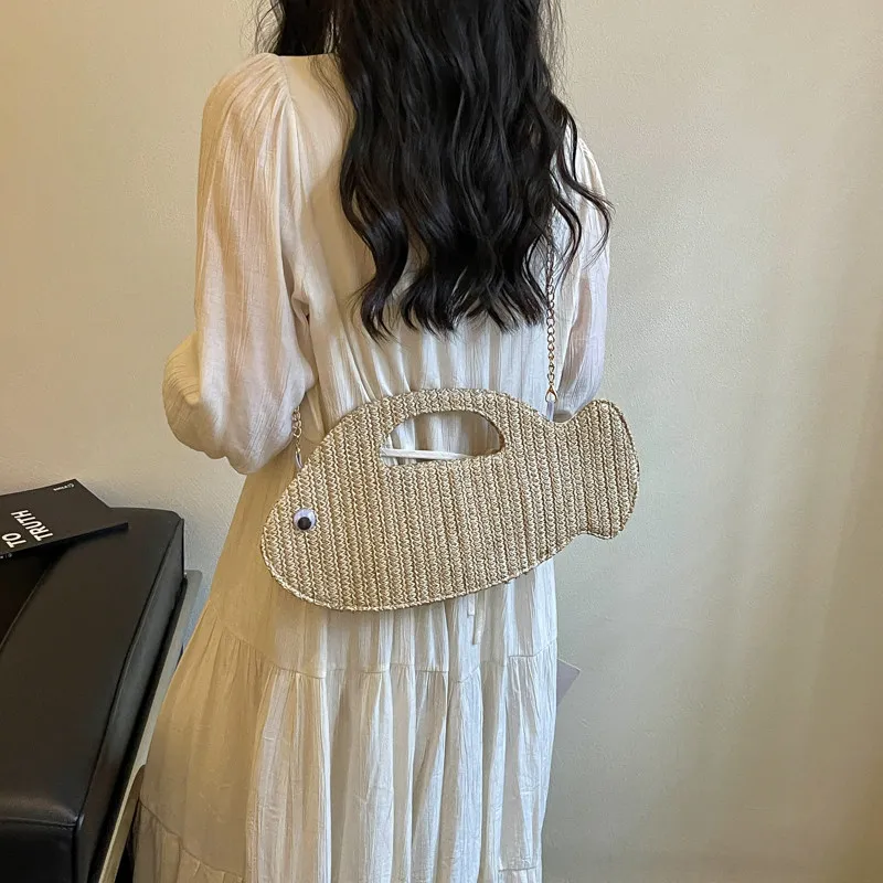 Unique Design Small Fish Shaped Grass Woven Bag Women Cute Straw Beach Bag Summer Funny Vacation Style Chain Crossbody Bag