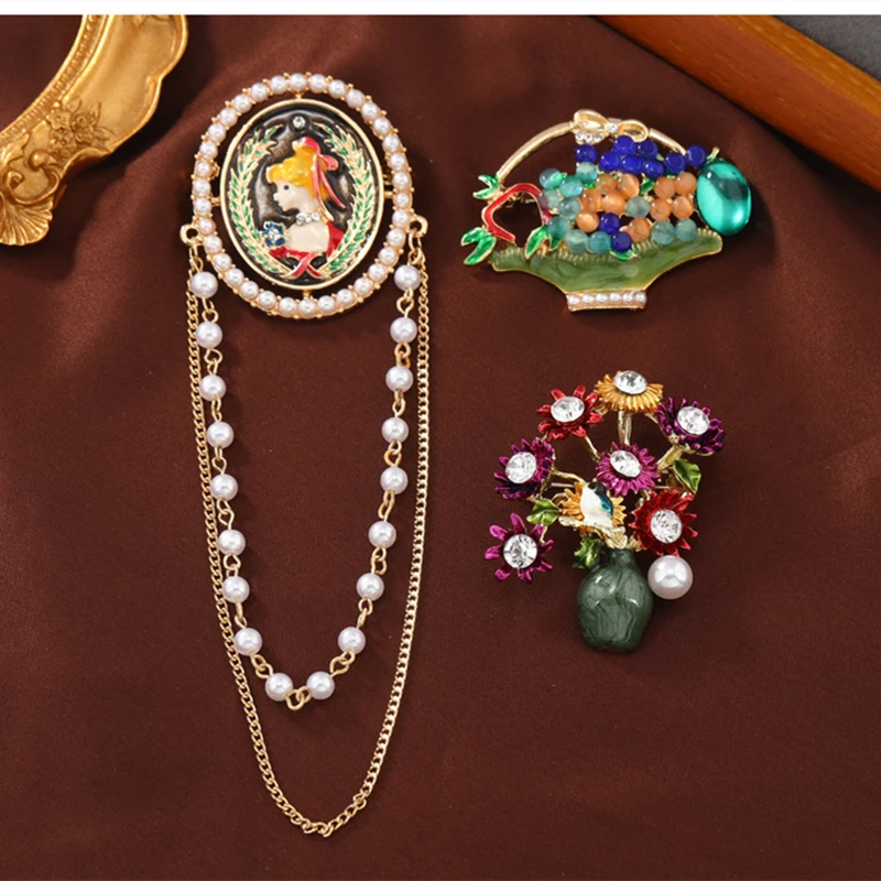 

Vintage Palace Women Portrait Enamel Tassel Pearl Badges Pins Retro Flower Drop Oli Brooches Corsage Lady Dress Coat Jewelry