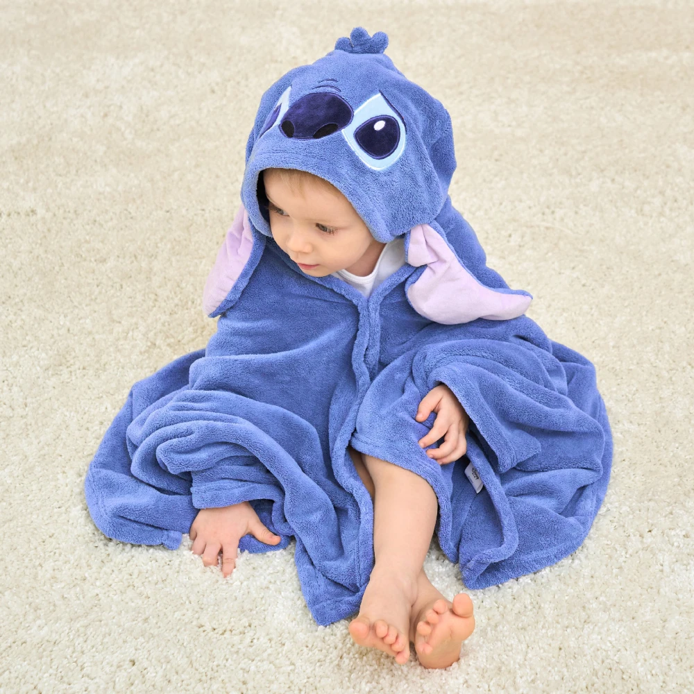 

Новинка 2025 года, хит продаж, банное полотенце из кораллового флиса с клубничным мишкой Диснея, милая игла, плащ, банный халат с капюшоном, банное полотенце