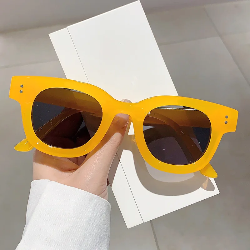 JNPCXI Retro Round Women Sunglasses Fashion Yellow Rivets Decoration Men Punk Shades UV400 Sun Glasses