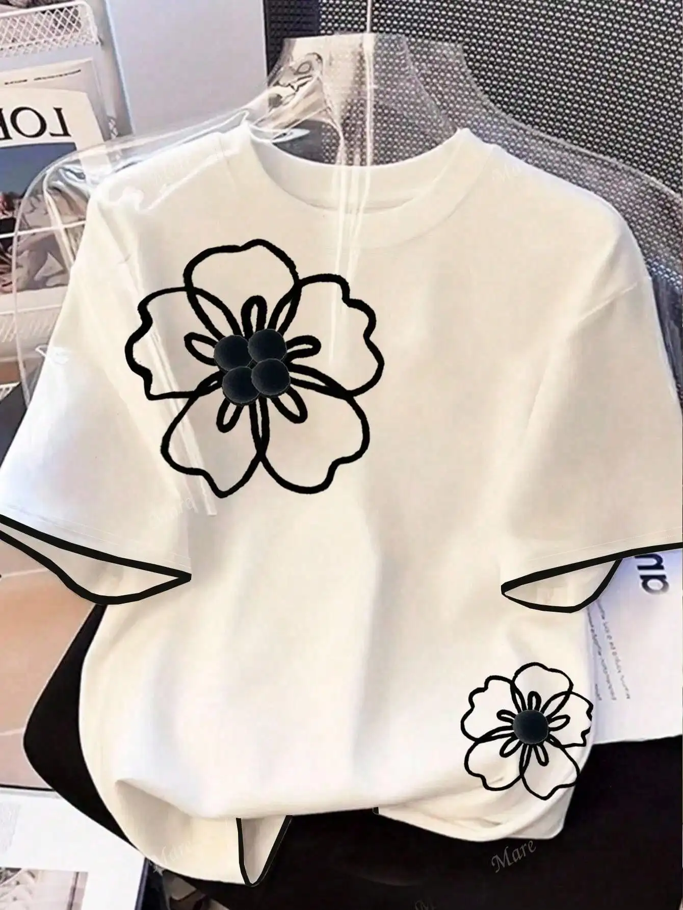 

Женская белая футболка с цветочным узором и 3D-аппликацией из бархатных цветов, повседневный топ с коротким рукавом и круглым вырезом