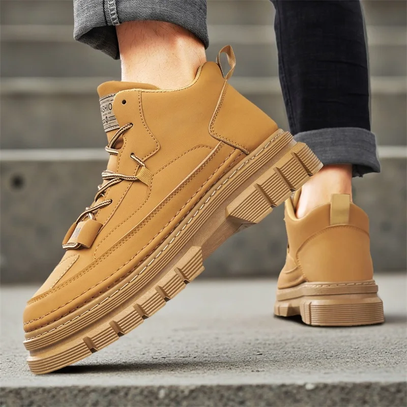 Stivali da uomo quattro stagioni alti Joker stivali casual con suola spessa suola morbida antiscivolo comfort stivali da esterno moda stivali da lavoro per giovani