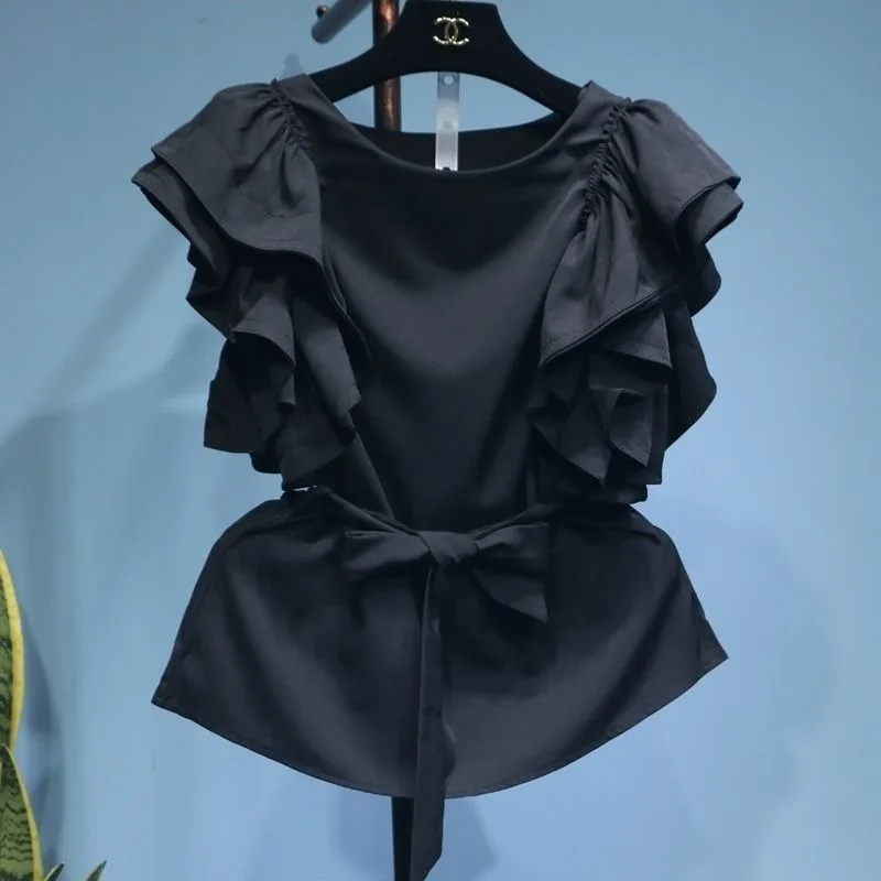 

A Sleeveless Chiffon Blouse for Women in Summer with Ruffled Edges Bow Ties A Cinched Waist Red Top and Loose Korean-style Shirt