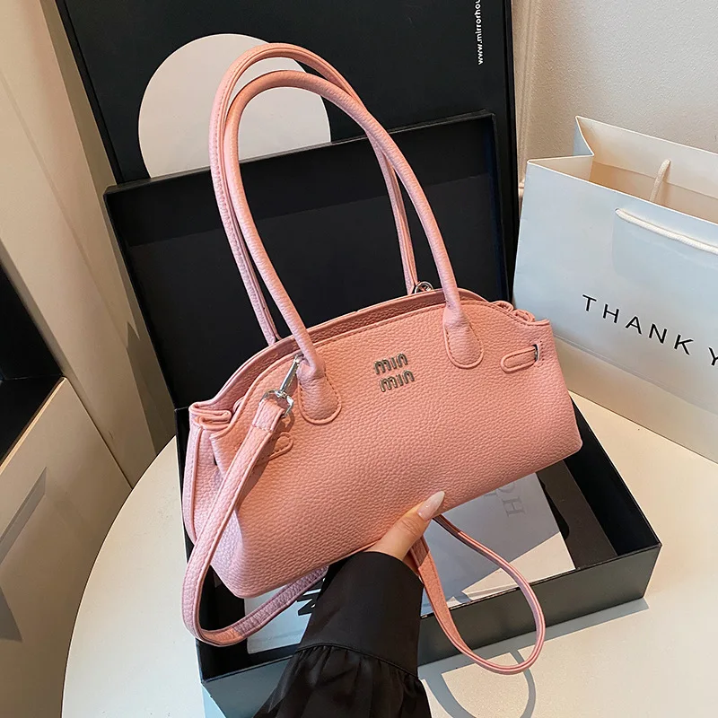 

2025 Новинка! Легкая роскошная сумка для боулинга в стиле ретро, модная модная простая универсальная портативная сумка на плечо подмышками