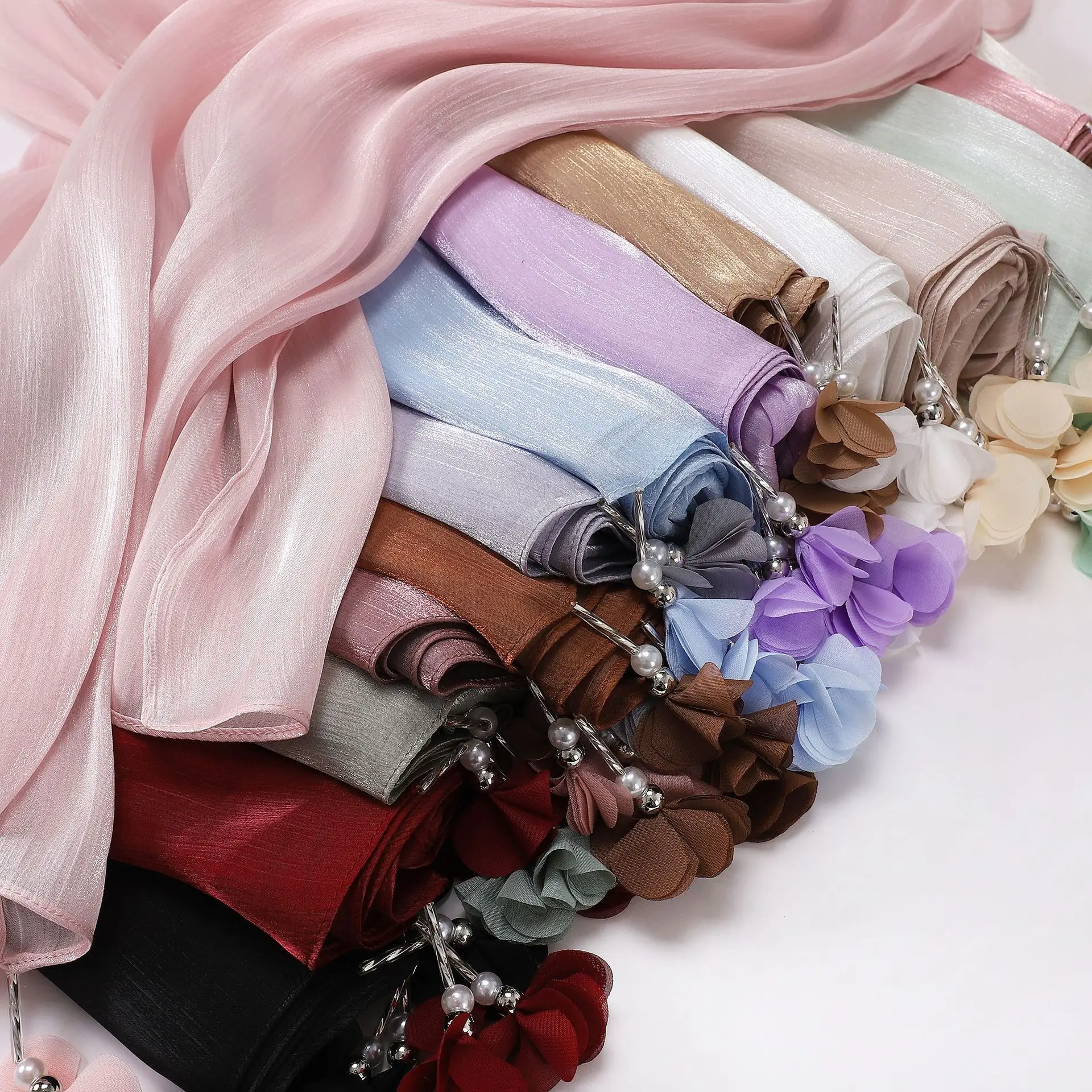 

Мусульманский блестящий платок-хиджаб для женщин, головной убор, шаль, накидка с бахромой, бусинами и цветами, бандана, буфанды, фуляр, тюрбан, 175*70 см