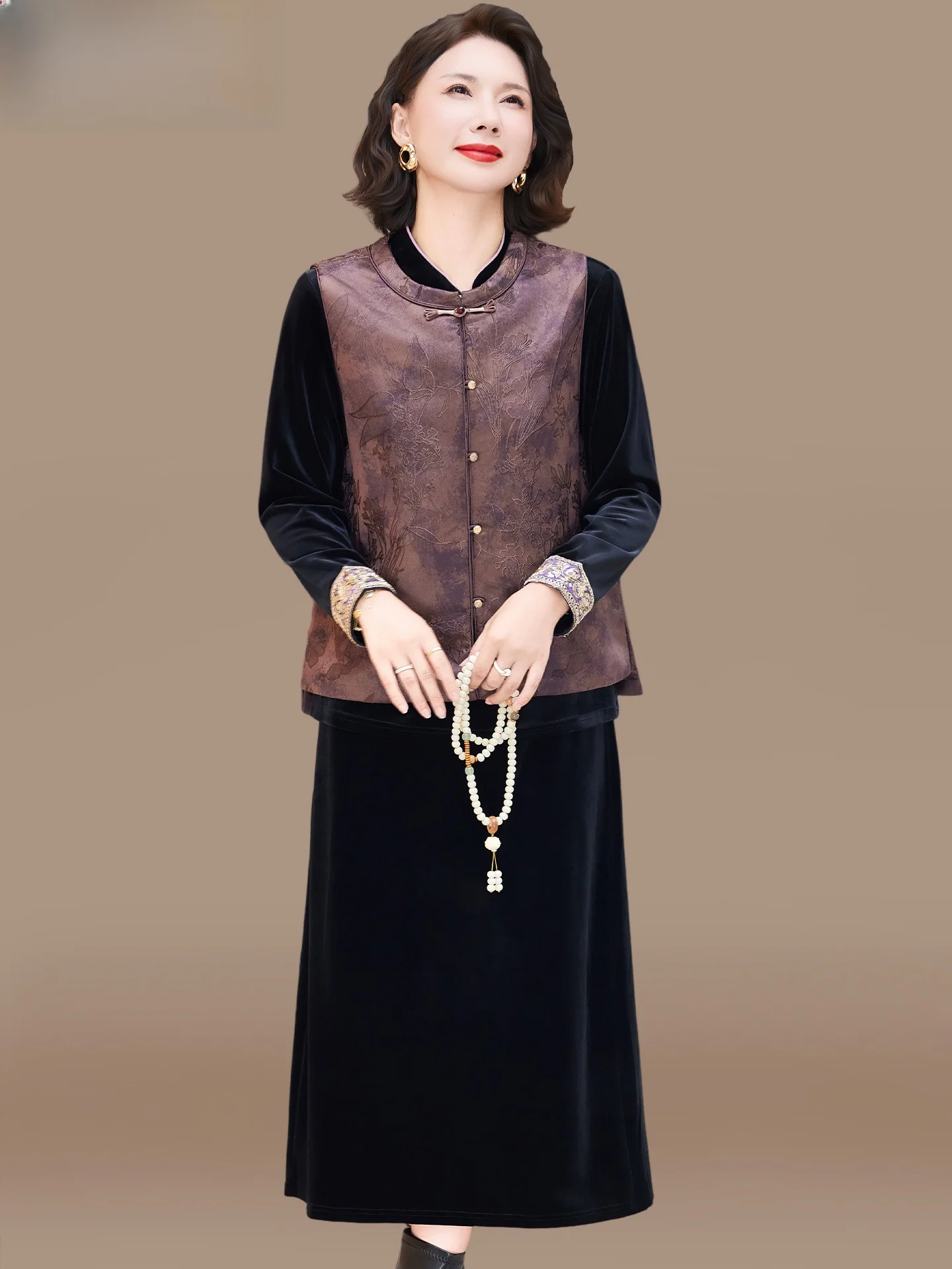 

New Chinese Style Mid-aged High-end Women's Velvet Set Three-piece Set Middle-aged And Elderly Vest Coat Skirt for Autumn